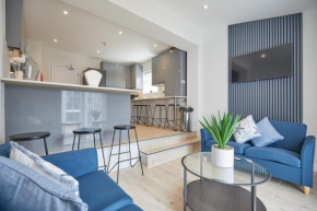 Unique 5 Bedroom Fully upgraded with Parking x4